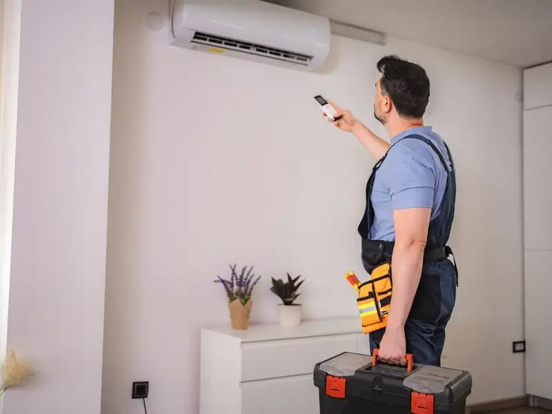 Essai d'une climatisation à la télécommande après une réparation