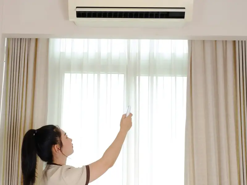 Réglage d'une climatisation réversible en mode chauffage dans une chambre